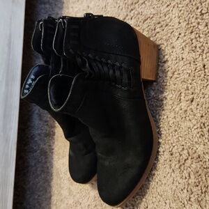 Fergielicious booties size 8